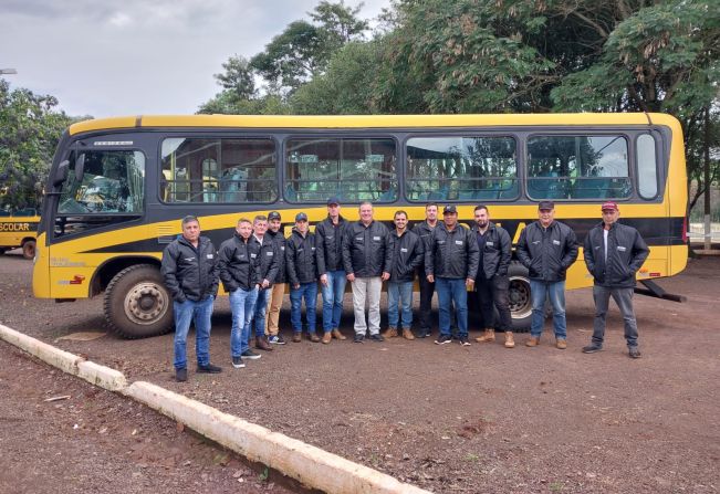 Motoristas do Transporte Escolar recebem uniformes