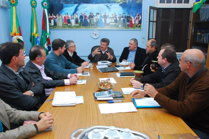 Prefeito esteve em reunião da AMUPLAN