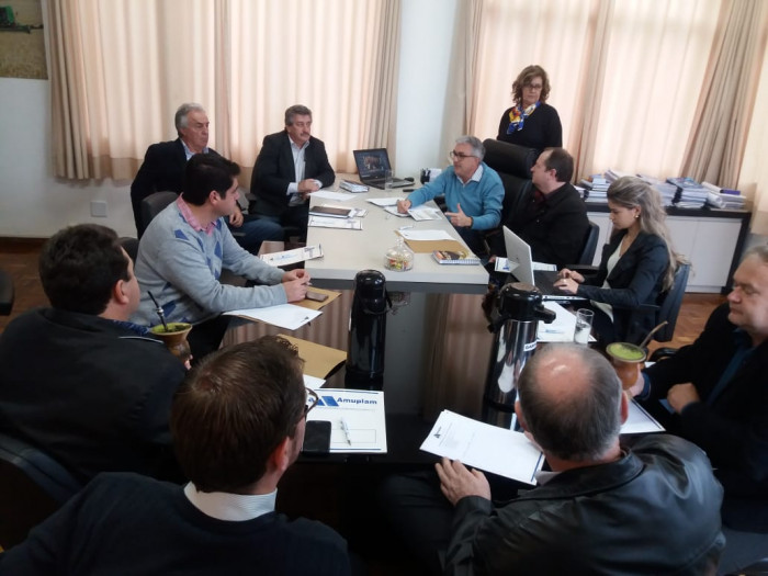 Pejuçara recebe prefeitos da região da Amuplam 