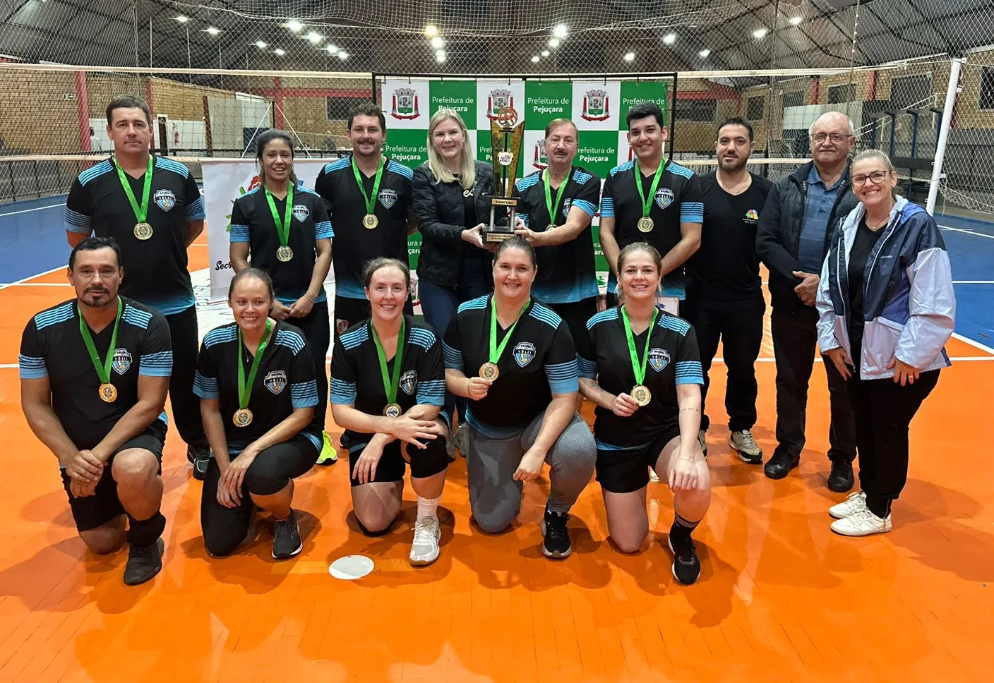 Galera do Vôlei A conquista titulo na retomada do campeonato Municipal de Voleibol Misto 