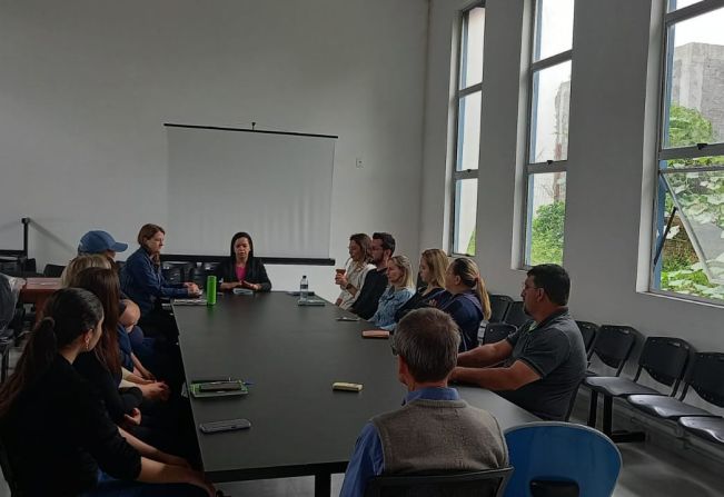 Reunião entre integrantes do Legislativo e Secretaria Municipal de Saúde