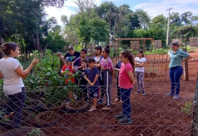 Mais uma aula do Projeto Social Horta e Trilha Ecológica do CEPIB