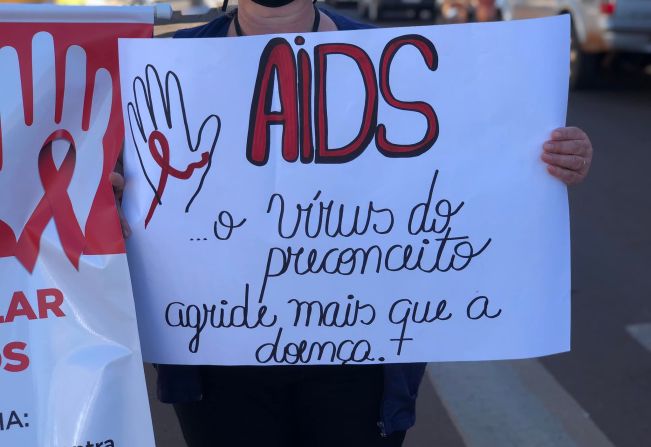 Equipe da Saúde realiza ação de conscientização referente à luta contra AIDS