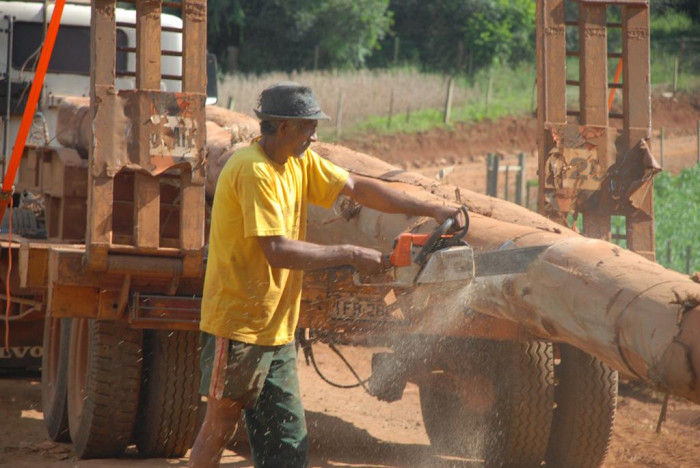 Ponte da Linha Pedreira é reconstruída na divisa com Panambi