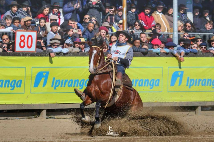 Buzzatti parabeniza Cabanha dos Castanheiros de Pejuçara, Freio de Bronze na Expointer 2018