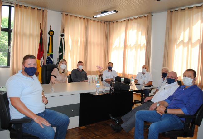 Prefeita recebe em seu gabinete a visita do Presidente e Vice da COTRIPAL