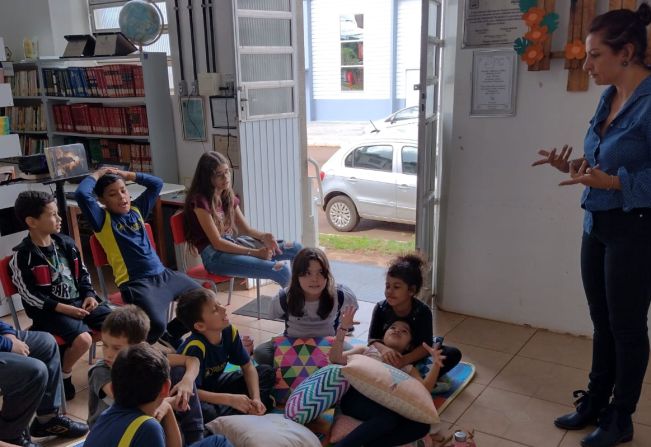 Mais um grupo do Criança Feliz visita a Biblioteca Pública