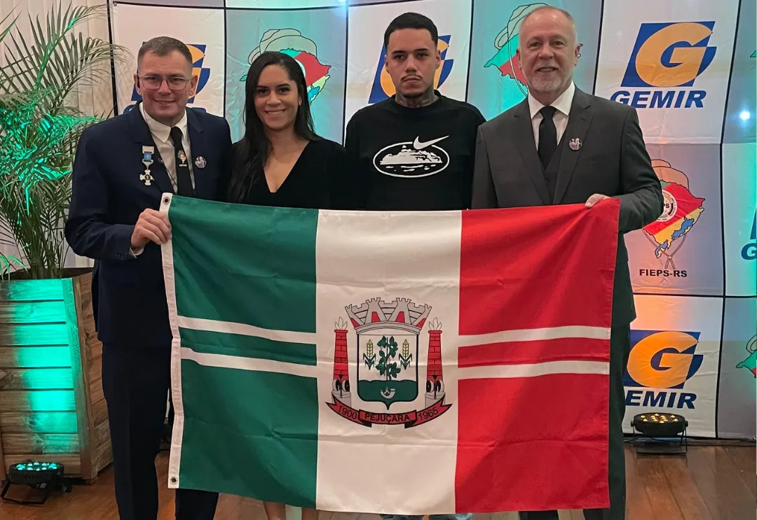 Atleta pejuçarense recebe 