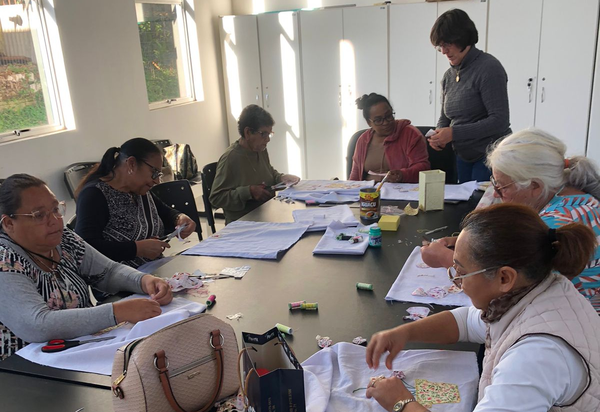 NAAB promove oficina de patchwork no Anexo da Secretaria Municipal de Saúde