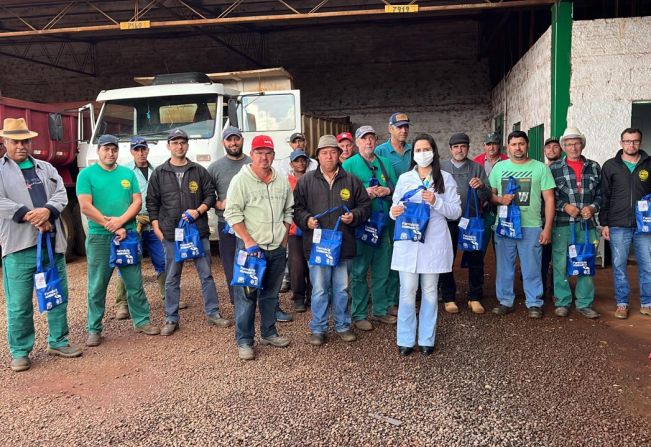 Trabalhadores da Secretaria de Obras são orientados sobre o câncer de pele