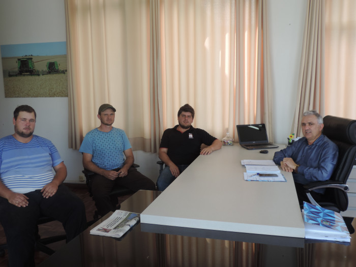 Prefeito recebe integrantes da Invernada Campeira do CTG Pealo da Amizade