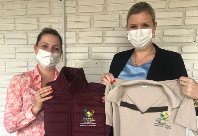 Entrega de novos uniformes para a Secretaria Municipal de Agricultura, Meio Ambiente e Desenv. Econômico