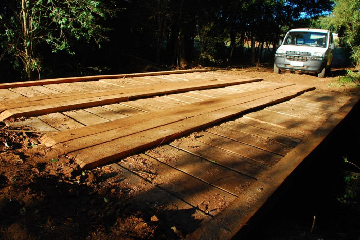Ponte reconstruída na comunidade de Santa Apolônia
