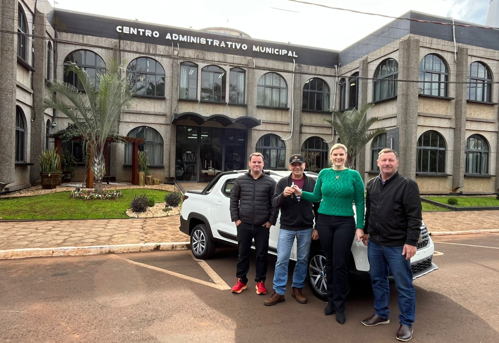 Secretaria recebe veículo adquirido com recursos do Fundo Municipal do Meio Ambiente