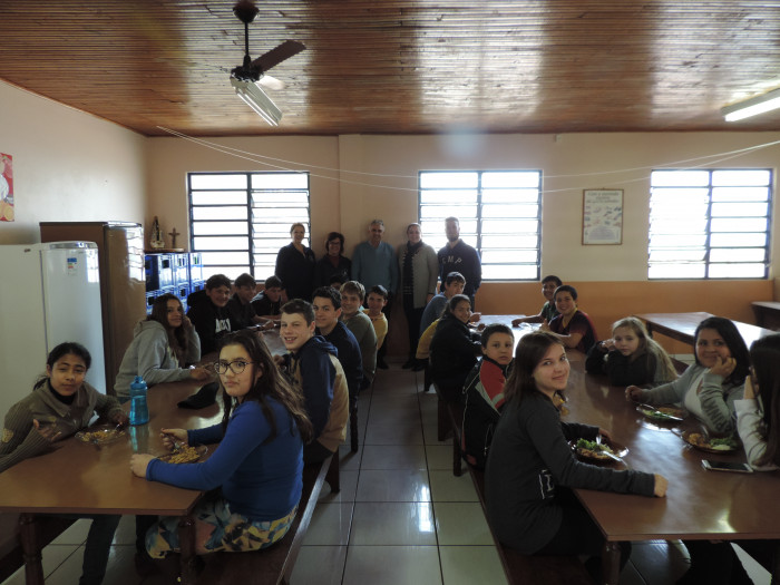 Alimentação escolar tem almoço incluído na Escola Municipal Pejuçara