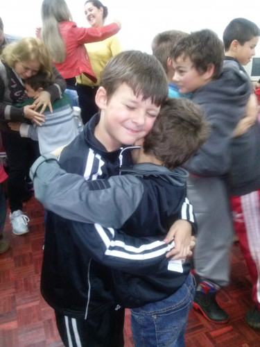 DIA DO AMIGO FOI COMEMORADO COM MÚSICA EM TODOS OS SETORES