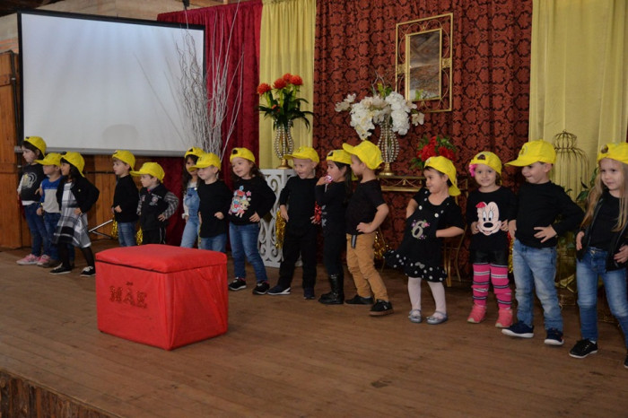 Emei Maria Schuster faz homenagens em jantar das mães