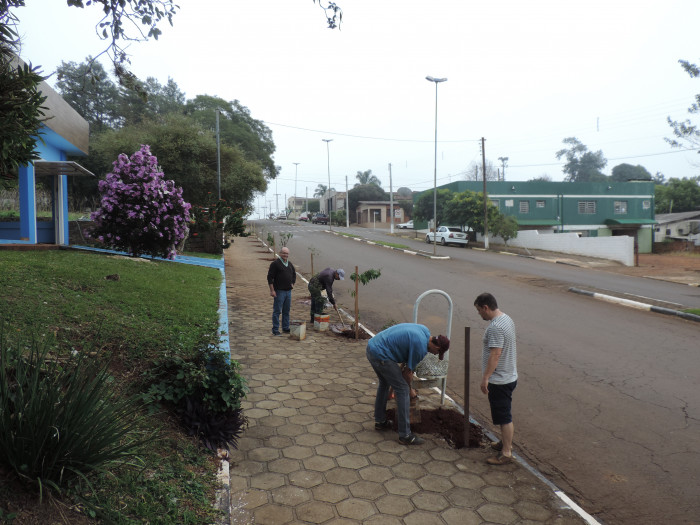 Administração trabalha na revitalização de passeios públicos