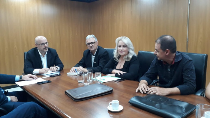 Prefeito Buzzatti discute serviços oferecidos pelos consórcios públicos em Porto Alegre