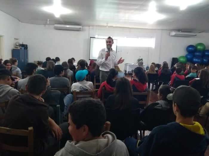 Palestra aborda a inserção da tecnologia na vida dos jovens