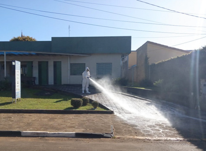 Em ação preventiva, trabalho de sanitização é feito em locais de maior circulação de pessoas