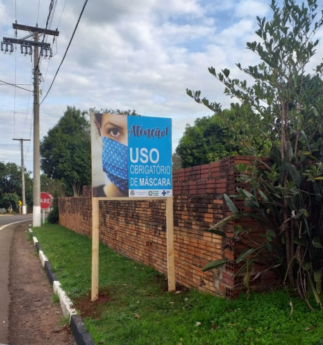Administração implanta placas de orientação sobre determinações de Decreto 