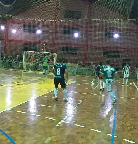 Mais de Mil pessoas foram ao Ginásio Municipal para ver Futsal no domingo(27)