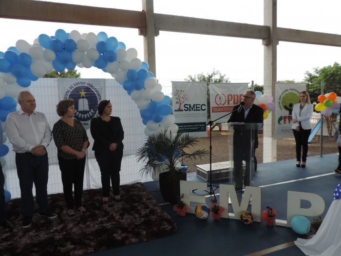 Prefeito entrega obra de quadra poliesportiva a comunidade da escola Pejuçara