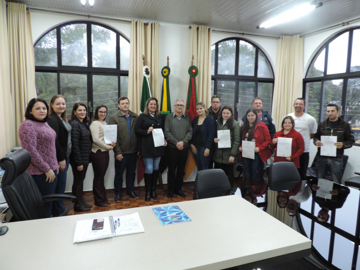 Prefeito dá posse a novos servidores públicos