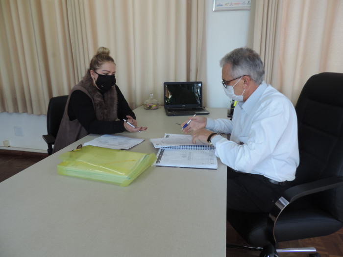 Prefeito recebe relatório de gestão do CISA