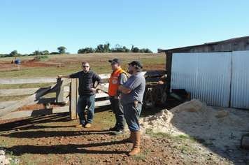 Foto - Ações emergenciais atendem necessidades de famílias no interior