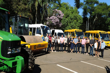 Foto - Administração entrega mais de 3 milhões em investimentos