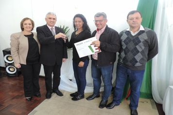 Foto - Ato marca entrega de 34 casas aos beneficiários do loteamento Caminho das Palmeiras