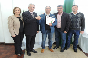 Foto - Ato marca entrega de 34 casas aos beneficiários do loteamento Caminho das Palmeiras