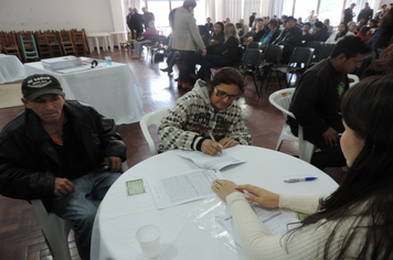 Foto - Ato marca entrega de 34 casas aos beneficiários do loteamento Caminho das Palmeiras