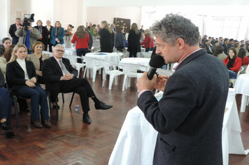 Foto - Ato marca entrega de 34 casas aos beneficiários do loteamento Caminho das Palmeiras