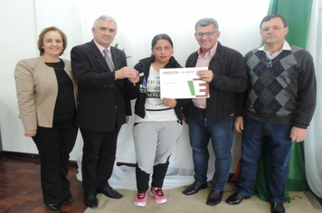 Foto - Ato marca entrega de 34 casas aos beneficiários do loteamento Caminho das Palmeiras