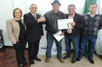 Foto - Ato marca entrega de 34 casas aos beneficiários do loteamento Caminho das Palmeiras