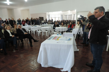 Foto - Ato marca entrega de 34 casas aos beneficiários do loteamento Caminho das Palmeiras