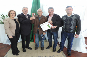 Foto - Ato marca entrega de 34 casas aos beneficiários do loteamento Caminho das Palmeiras