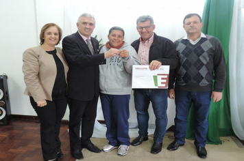 Foto - Ato marca entrega de 34 casas aos beneficiários do loteamento Caminho das Palmeiras