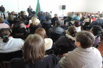 Foto - Ato marca entrega de 34 casas aos beneficiários do loteamento Caminho das Palmeiras