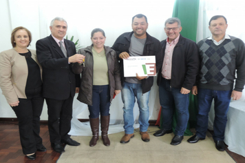 Foto - Ato marca entrega de 34 casas aos beneficiários do loteamento Caminho das Palmeiras