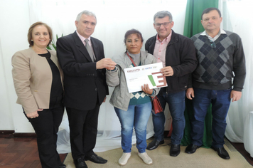 Foto - Ato marca entrega de 34 casas aos beneficiários do loteamento Caminho das Palmeiras