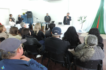 Foto - Ato marca entrega de 34 casas aos beneficiários do loteamento Caminho das Palmeiras