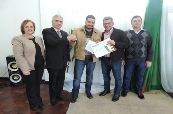 Foto - Ato marca entrega de 34 casas aos beneficiários do loteamento Caminho das Palmeiras