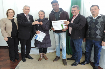 Foto - Ato marca entrega de 34 casas aos beneficiários do loteamento Caminho das Palmeiras
