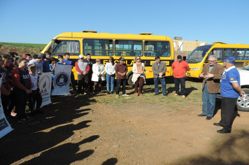 Foto - Ato marca recepção à centelha da chama da Pátria em Pejuçara.