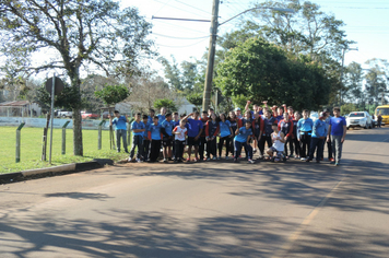 Foto - Ato marca recepção à centelha da chama da Pátria em Pejuçara.