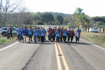 Foto - Ato marca recepção à centelha da chama da Pátria em Pejuçara.